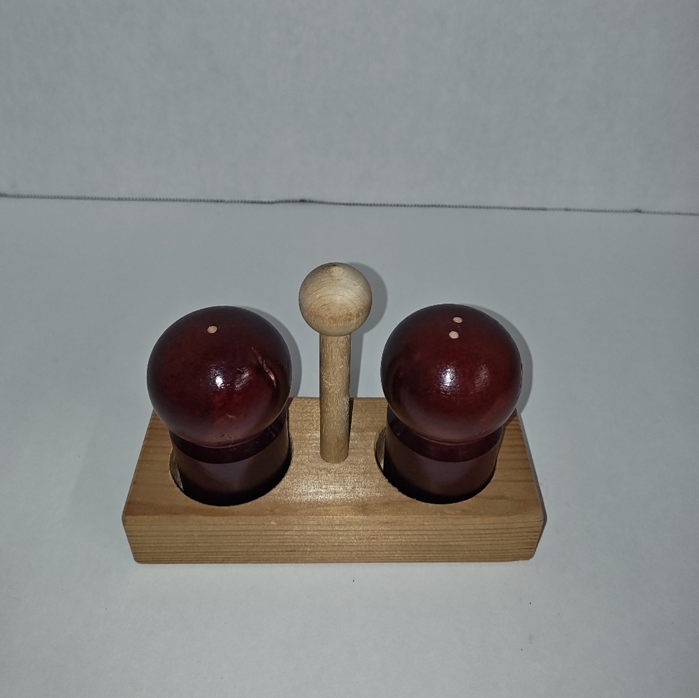 AARIKKA Red Brown Natural Wood Salt & Pepper Shaker Set & Wooden Holder Finland